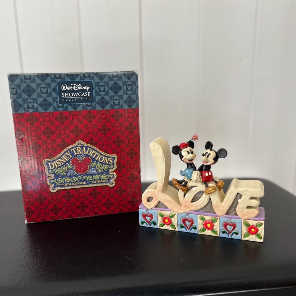 Jim Shore Disney Traditions Mickey and Minnie Love Figurine-Rare find!